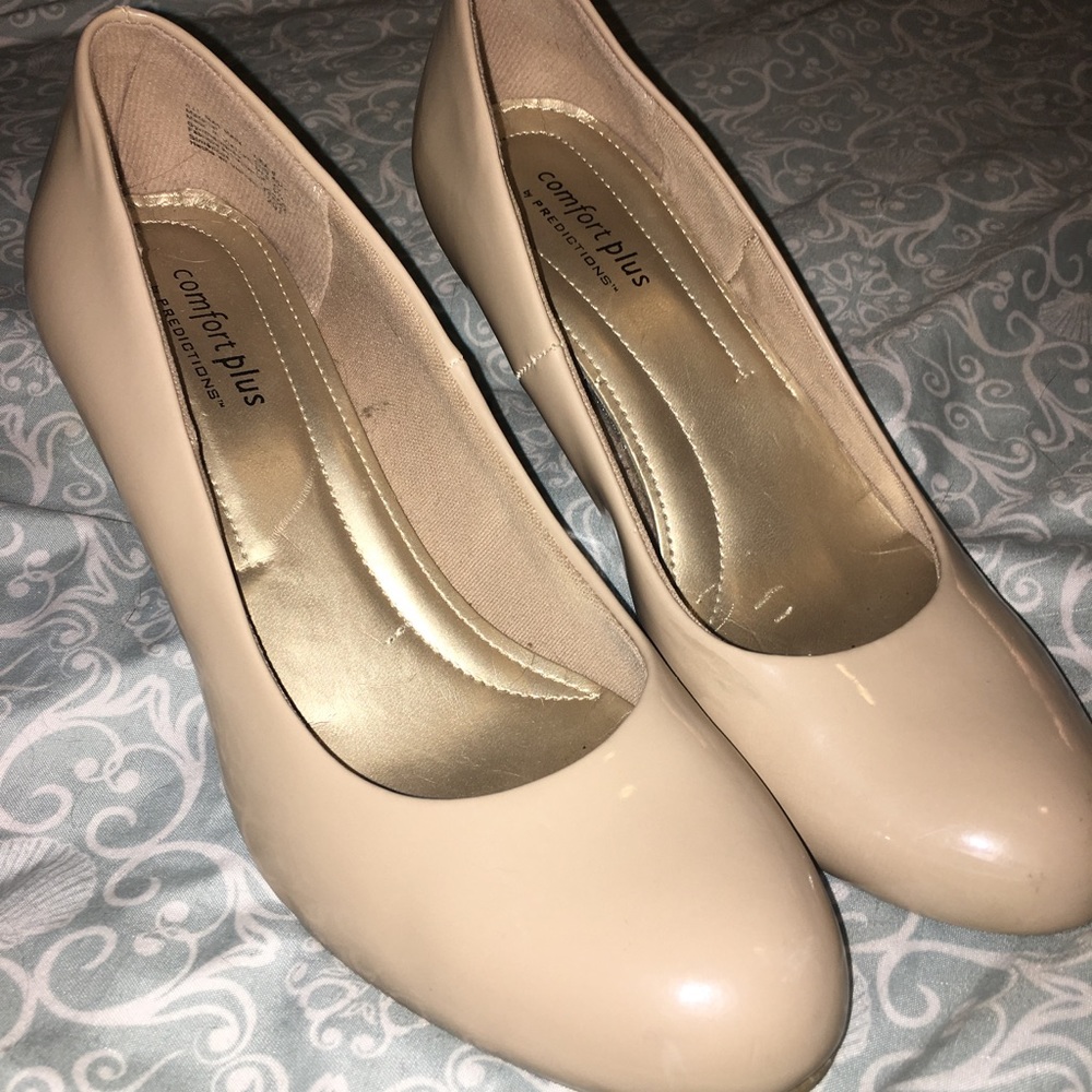 Sleek Nude Medium-Height Pumps